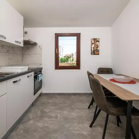 Gorgeous In With Kitchen Lejlighed Pula